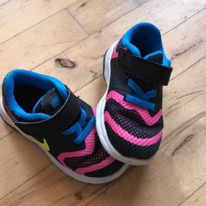 🏃♀️Nike Toddler Size 7 - gym shoe 🏃♀️